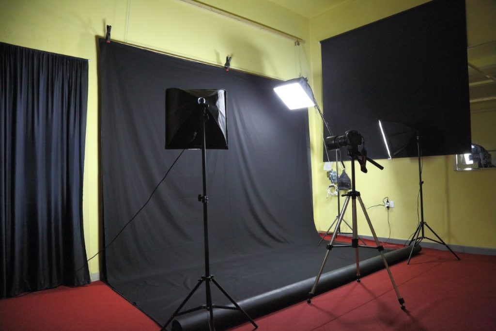 sala di posa attrezzata pisa professionalfoto shooting moda