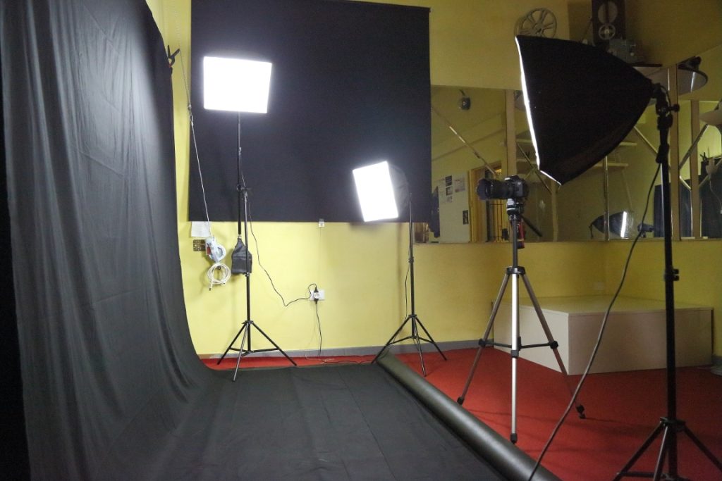 sala di posa attrezzata pisa professionalfoto shooting moda