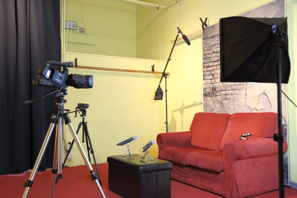 sala di posa attrezzata pisa professionalfoto shooting moda