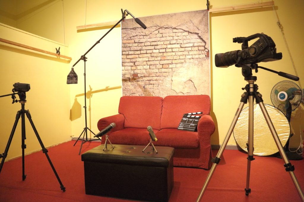 sala di posa attrezzata pisa professionalfoto shooting moda