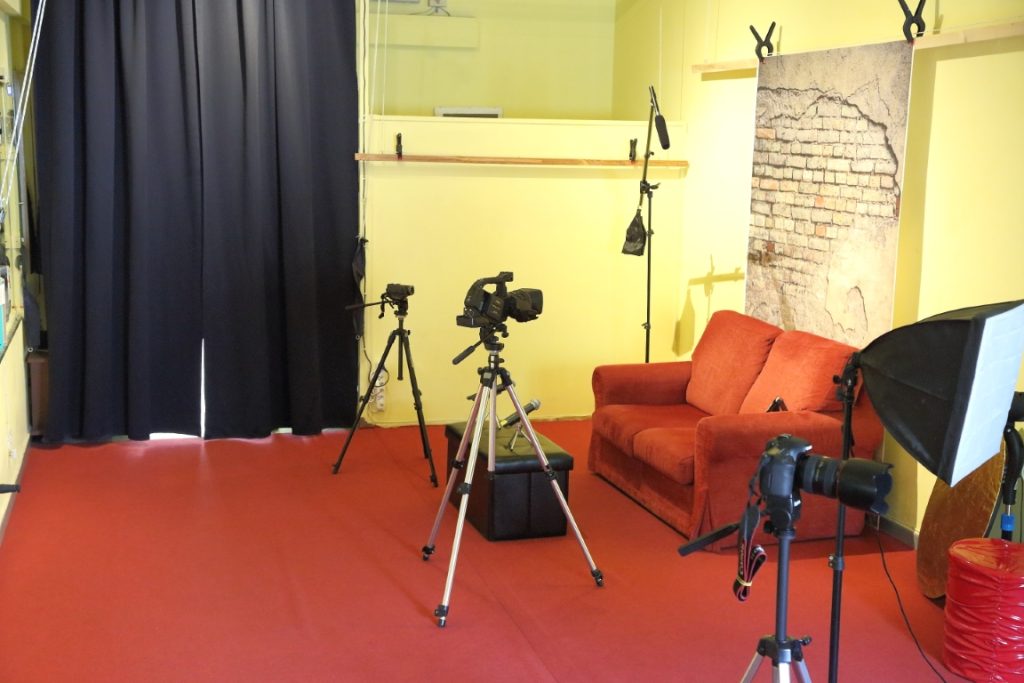 sala di posa attrezzata pisa professionalfoto shooting moda