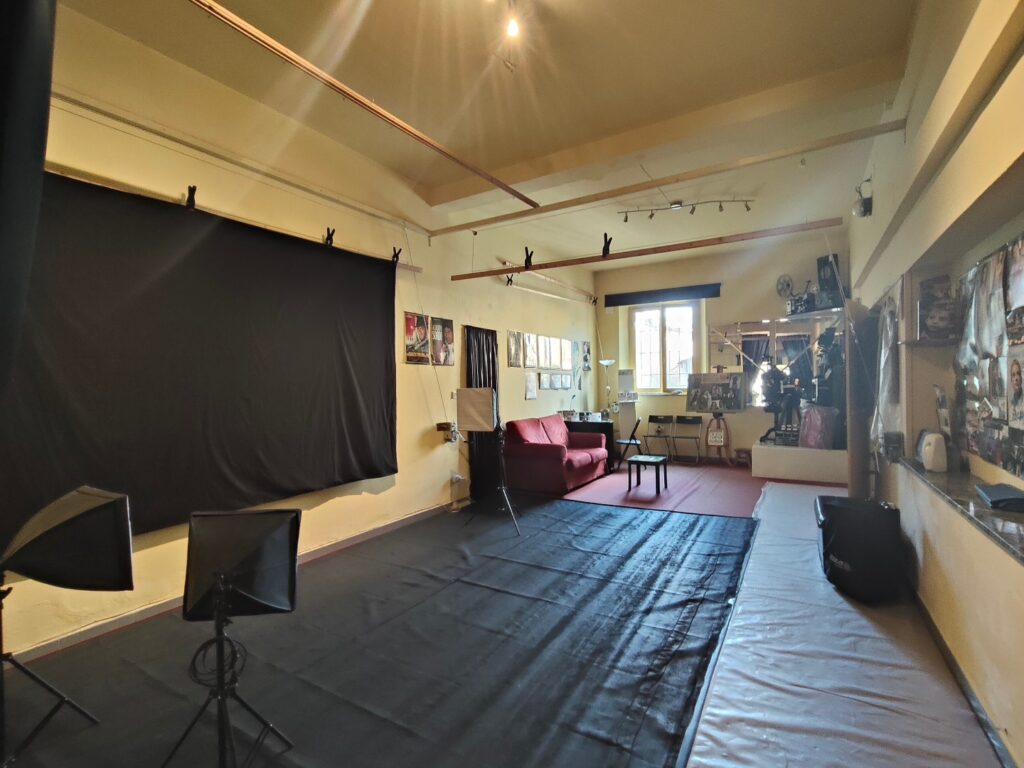 sala di posa attrezzata pisa professionalfoto shooting moda