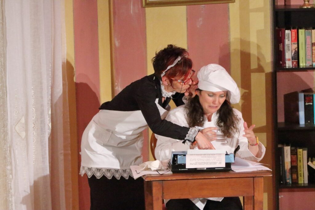 scatto di scena commedia il signore è servito andrea balestri professionalfoto