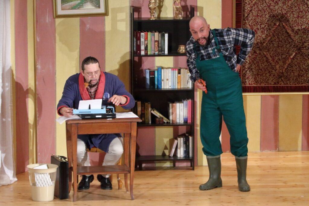 scatto di scena commedia il signore è servito andrea balestri professionalfoto