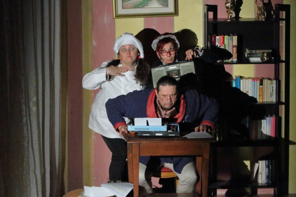 scatto di scena commedia il signore è servito andrea balestri professionalfoto