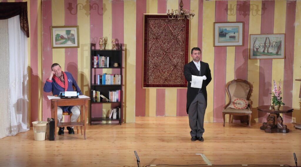 scatto di scena commedia il signore è servito andrea balestri professionalfoto